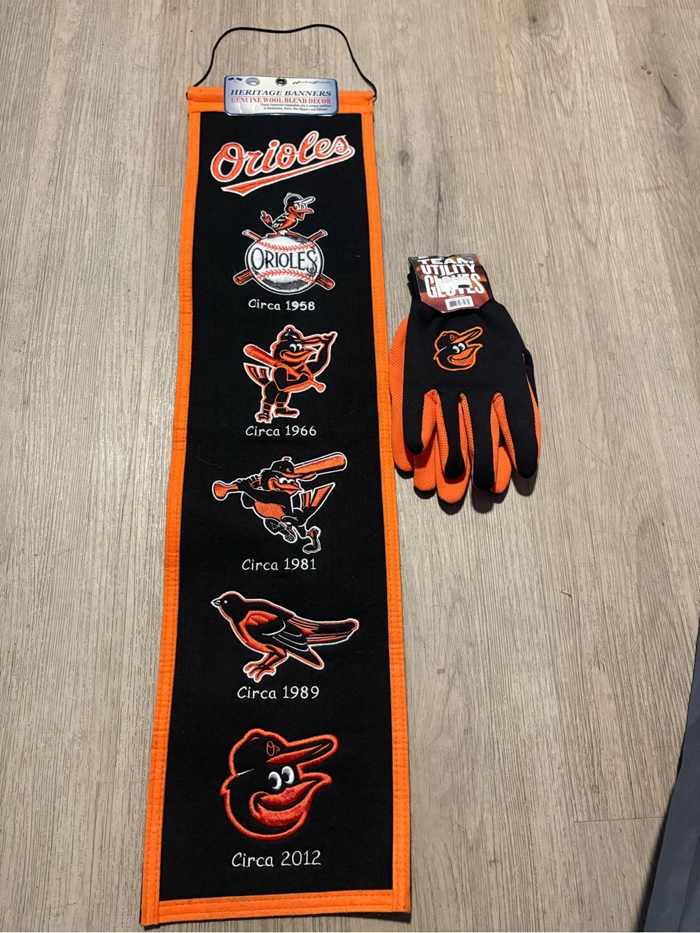 Baltimore Orioles Heritage Banner and Utility Gloves - Black & Orange